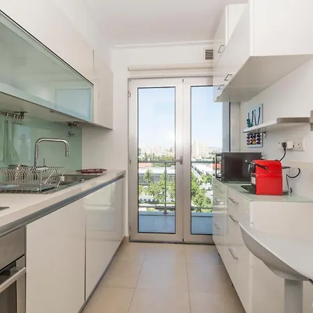 Metrocity One Bedroom - A/c & Swimming Pool Apartment Lisbon
