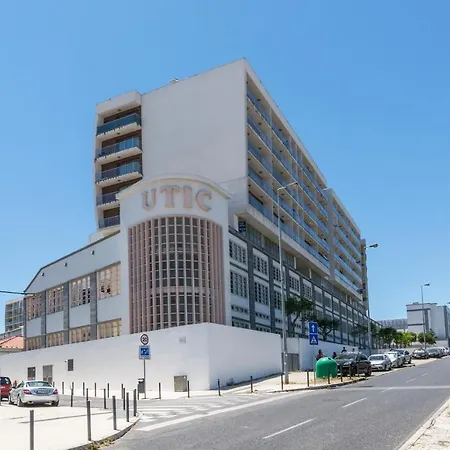 Apartment Metrocity One Bedroom - A/c & Swimming Pool Lisbon