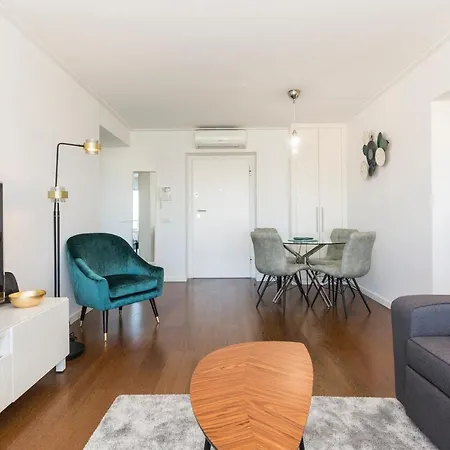 Metrocity One Bedroom - A/c & Swimming Pool *