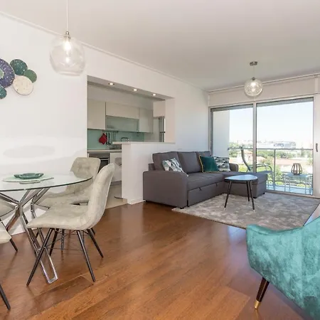 דירה Metrocity One Bedroom - A/c & Swimming Pool ליסבון